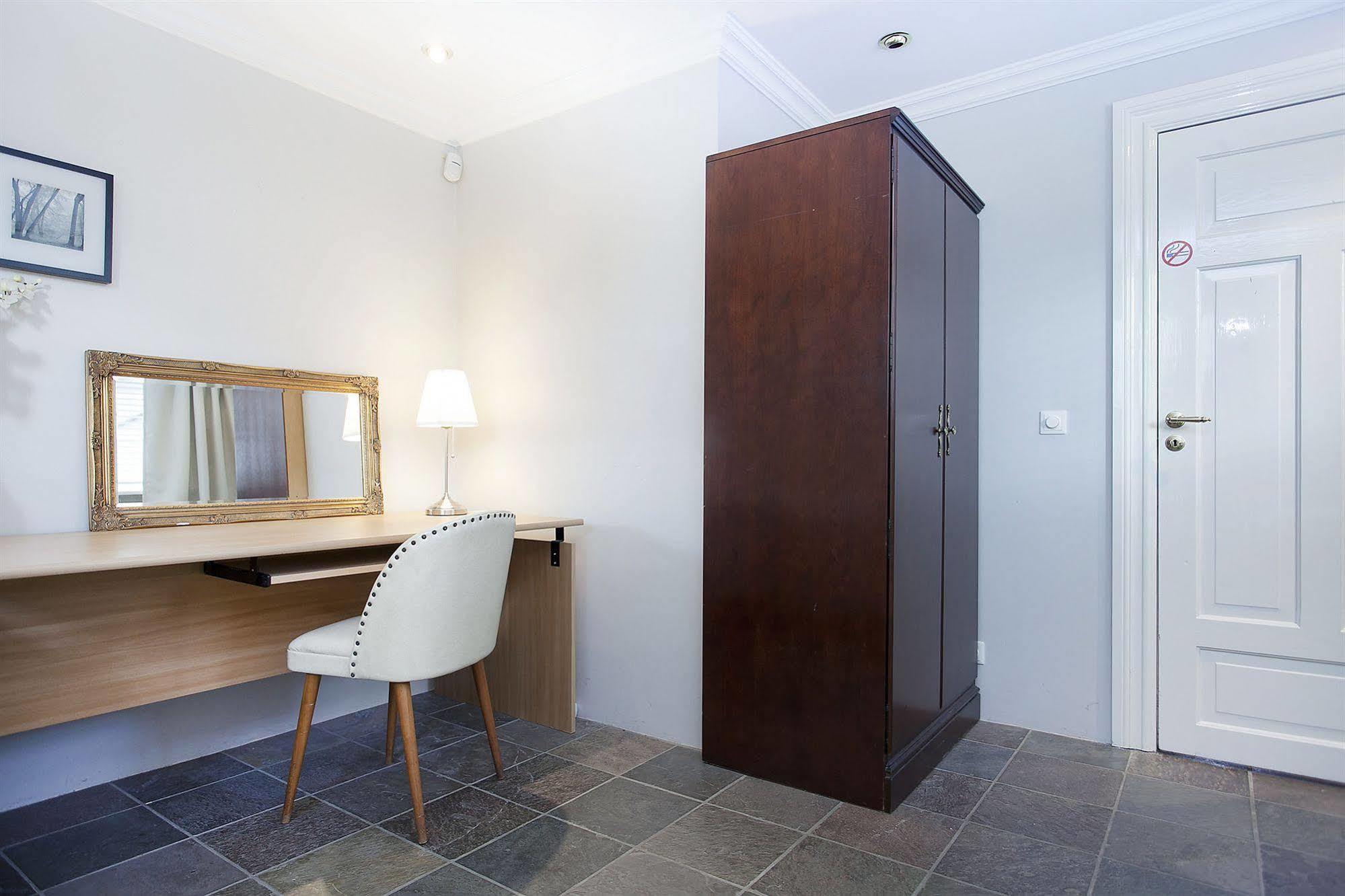 Skolabru Guesthouse 2*